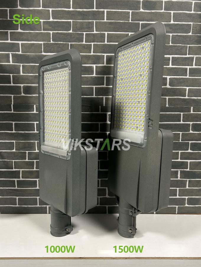 200W 300W 400W 500W Classic Aluminum Solar Street Lights per il cortile del villaggio all'aperto 2
