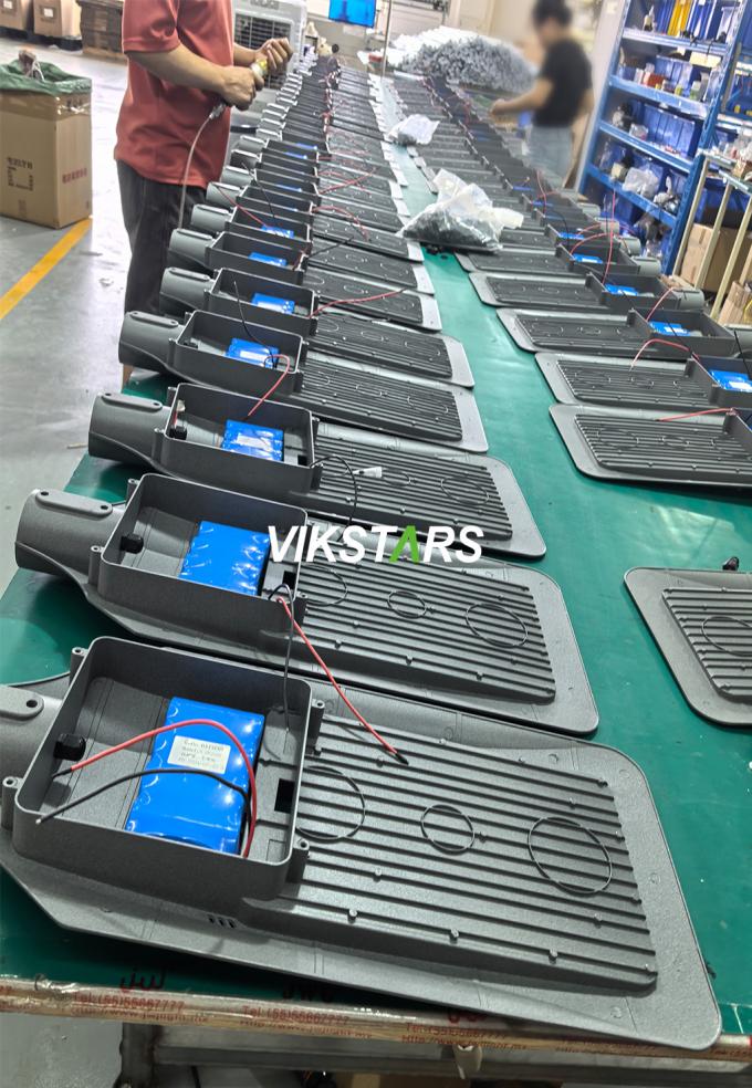 Lampioni stradali a LED solari più venduti 300W 500W 1600W per progetti, villaggi, parchi industriali, strade principali 29